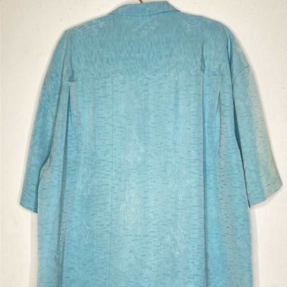 La Cabana “cubavera”tropical embroidered chambray button down short sleeve - Picture 8 of 8